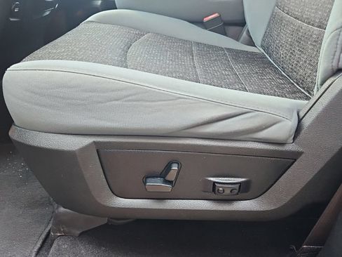 Used 2019 RAM 1500 Big Horn AWD/4WD image 19
