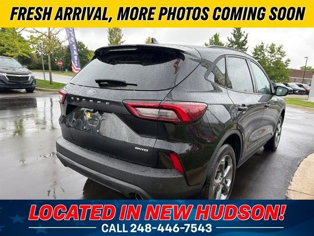 Used 2025 Ford Escape ST-Line AWD/4WD image 3