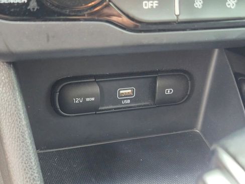 Used 2020 Kia Niro LXS image 18