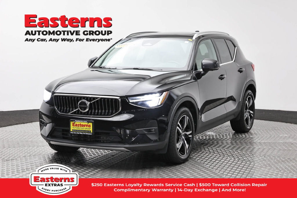 Used 2023 Volvo XC40 B5 Plus AWD/4WD image 1