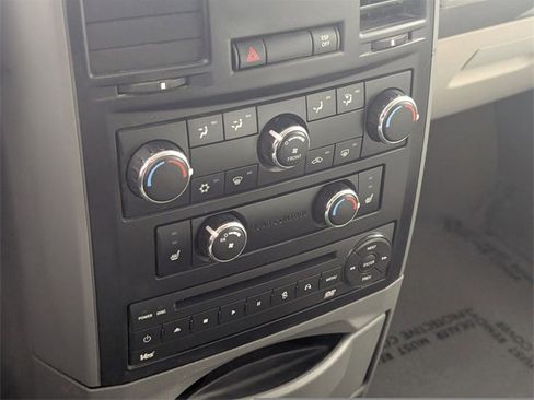 Used 2008 Chrysler Town & Country Touring image 33