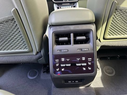 Used 2026 Porsche Macan Electric RWD image 36