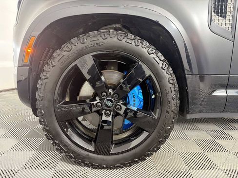 Used 2023 Land Rover Defender 130 X-Dynamic SE image 31