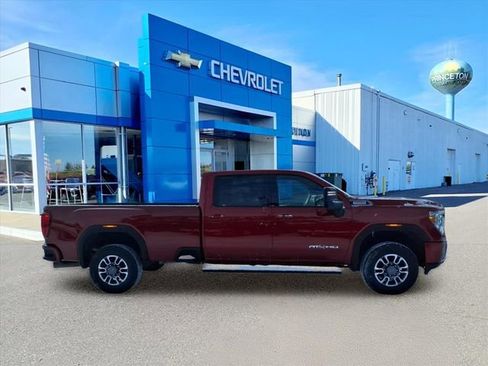 Used 2022 GMC Sierra 2500 AT4 image 2