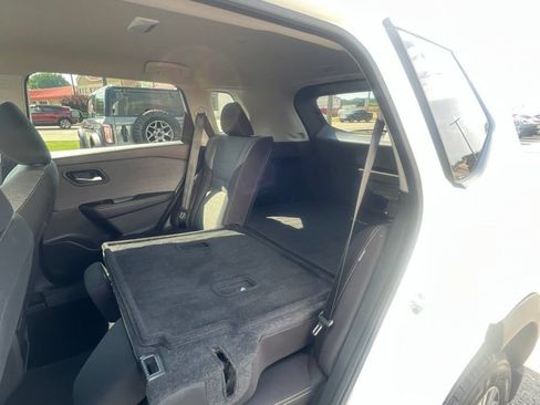 Used 2022 Nissan Rogue SV AWD/4WD image 28