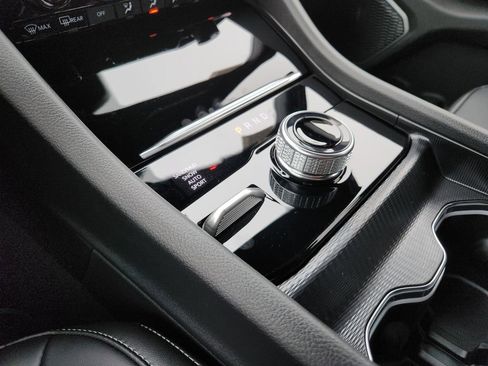 New 2025 Jeep Grand Cherokee Limited w/ Black Appearance Package image 24