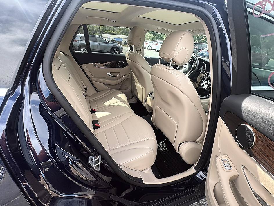 Used 2022 Mercedes-Benz GLC 300 image 22