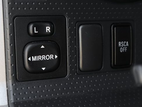 Used 2014 Toyota FJ Cruiser 4WD image 25