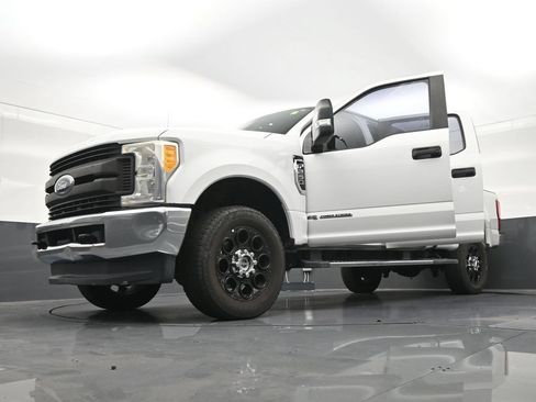 Used 2019 Ford F250 XL w/ Power Equipment Group AWD/4WD image 33