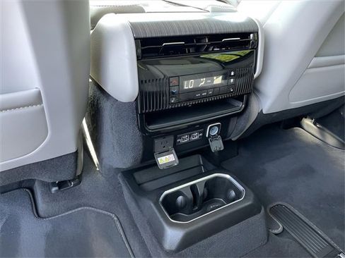 Used 2024 Jeep Wagoneer Series II image 24