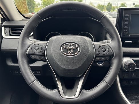 Certified 2022 Toyota RAV4 XLE w/ Convenience Package AWD/4WD image 17