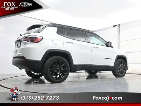 Used 2024 Jeep Compass Latitude w/ Convenience Group AWD/4WD image 22