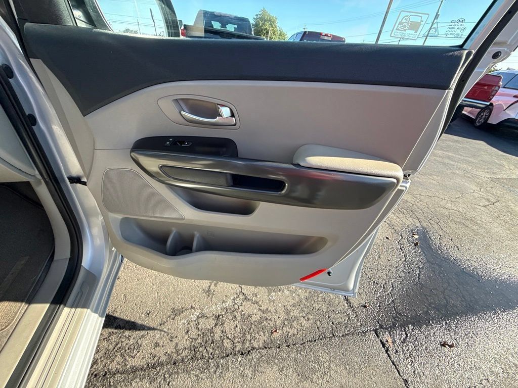 Used 2020 Kia Sedona LX FWD image 20