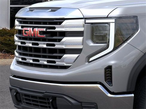 New 2026 GMC Sierra 1500 SLE image 13