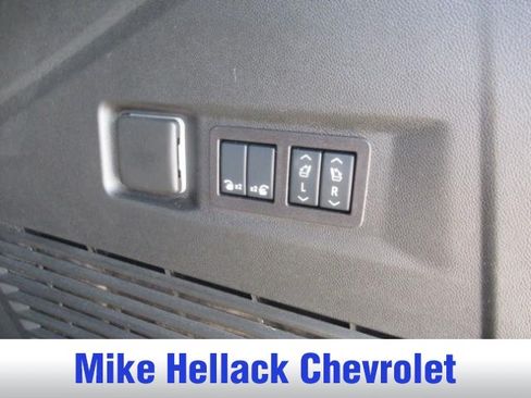 Used 2026 Chevrolet Tahoe Premier AWD/4WD image 19