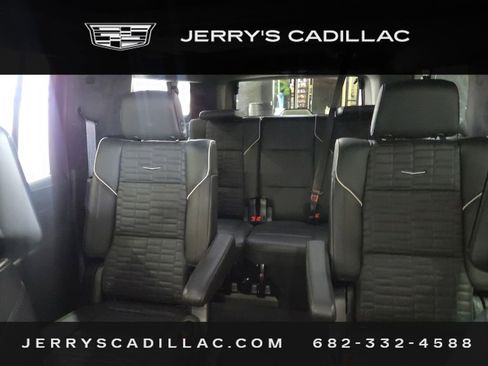 Used 2023 Cadillac Escalade ESV V image 17