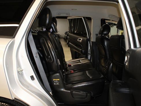 Used 2020 Nissan Pathfinder SL image 16