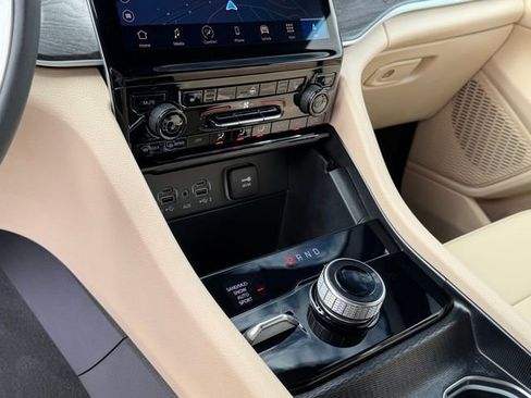 Used 2024 Jeep Grand Cherokee Limited image 22