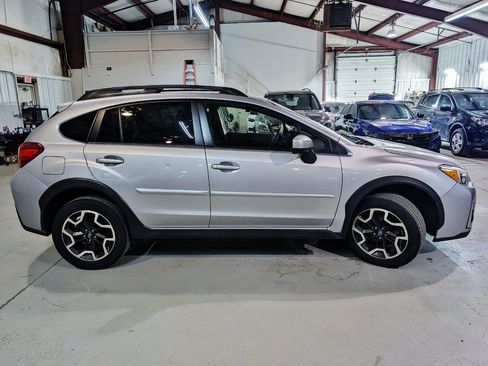 Used 2017 Subaru Crosstrek 2.0i Premium AWD/4WD image 9