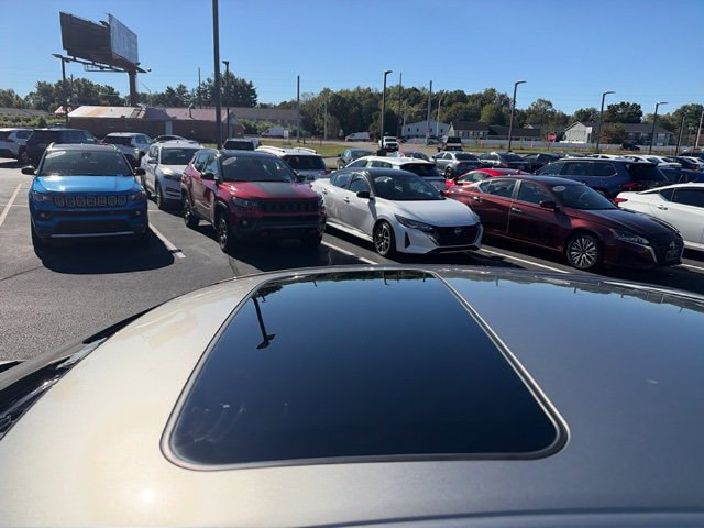 Used 2017 Lexus ES 350 w/ Luxury Package FWD image 4