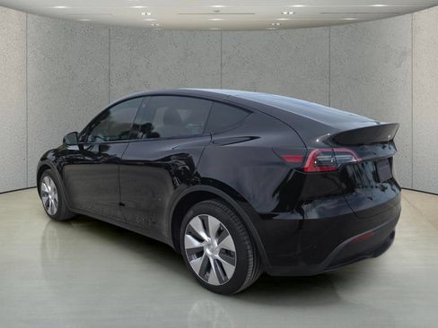Used 2023 Tesla Model Y Long Range AWD/4WD image 7