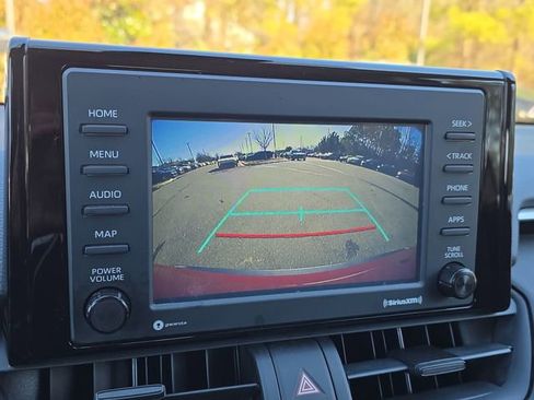 Used 2020 Toyota RAV4 LE image 32