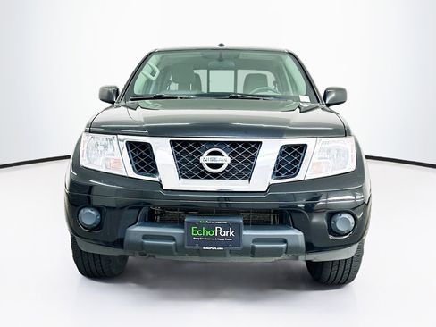 Used 2018 Nissan Frontier SV AWD/4WD image 2