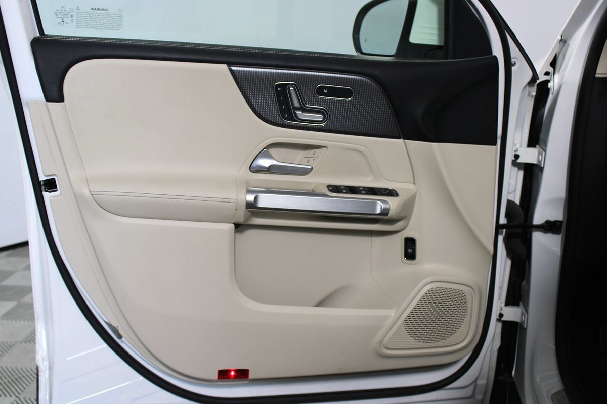 Used 2023 Mercedes-Benz GLB 250 image 11