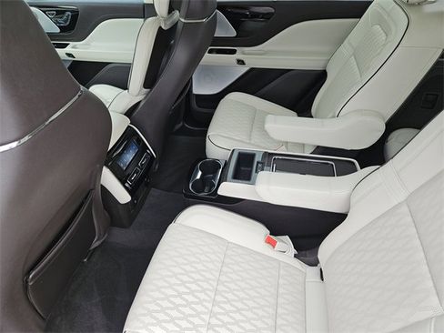 Certified 2023 Lincoln Aviator Black Label w/ Jet Package image 29