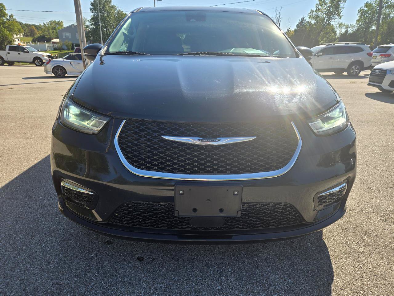 Used 2024 Chrysler Pacifica Limited FWD image 1