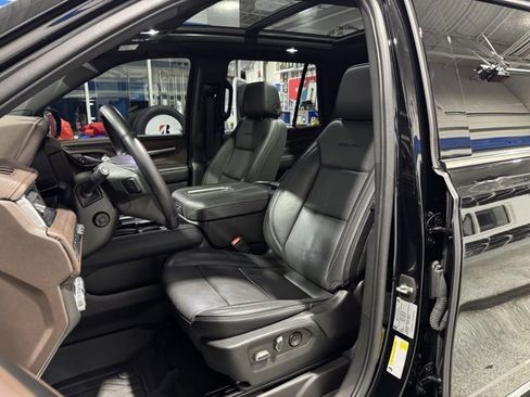 Used 2022 GMC Yukon Denali w/ Denali Premium Package image 27