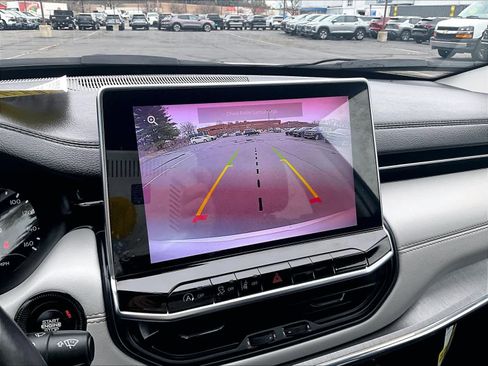 Used 2022 Jeep Compass Limited image 18