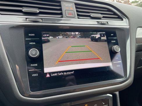 Used 2022 Volkswagen Tiguan SE image 11