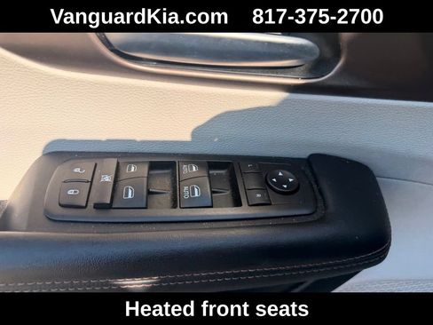 Used 2019 Chrysler Pacifica Touring-L FWD image 18