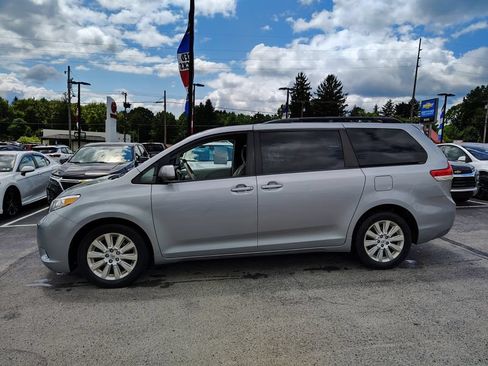 Used 2014 Toyota Sienna LE AWD/4WD image 6