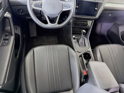 Used 2024 Volkswagen Tiguan SE FWD image 25