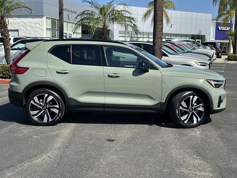 Certified 2025 Volvo XC40 B5 Ultra w/ Climate Package image 3