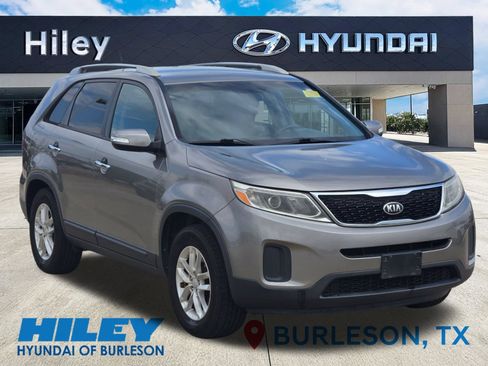 Used 2015 Kia Sorento LX FWD image 2