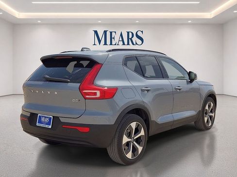 Used 2023 Volvo XC40 B5 Plus w/ Driver Assist Package AWD/4WD image 6