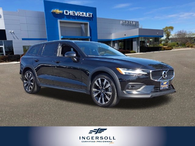 Used 2022 Volvo V60 T5 Cross Country AWD/4WD image 1