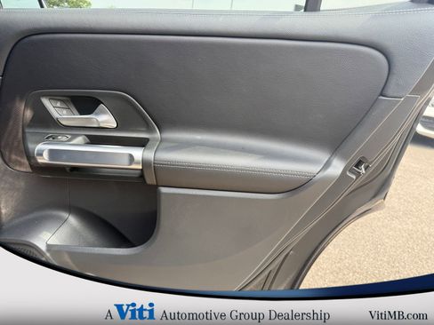 Used 2022 Mercedes-Benz GLB 250 4MATIC image 25