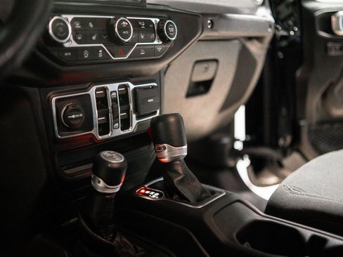 Used 2022 Jeep Gladiator Sport image 25