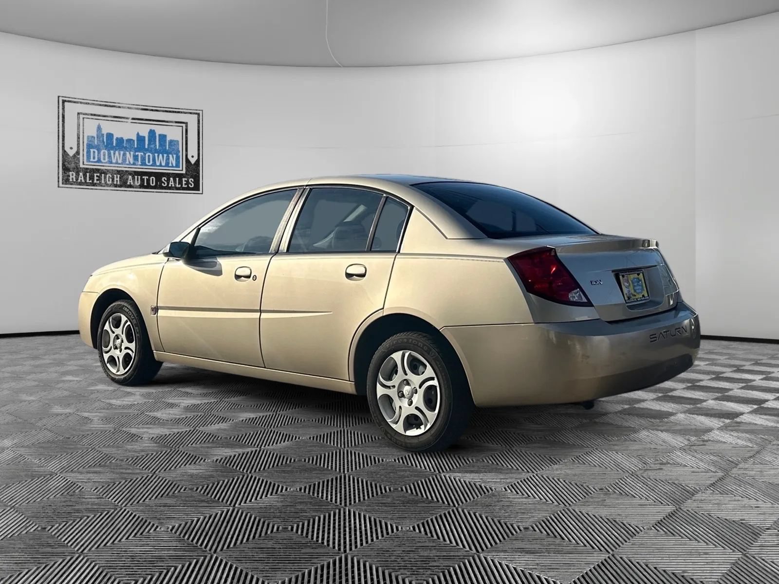 Used 2005 Saturn ION Level 2 w/ Power Pkg FWD image 7