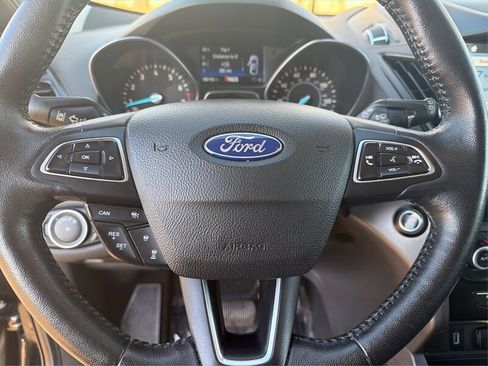 Used 2019 Ford Escape SEL image 16