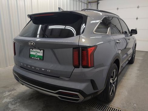 Used 2021 Kia Sorento S w/ Panoramic Sunroof Package FWD image 9