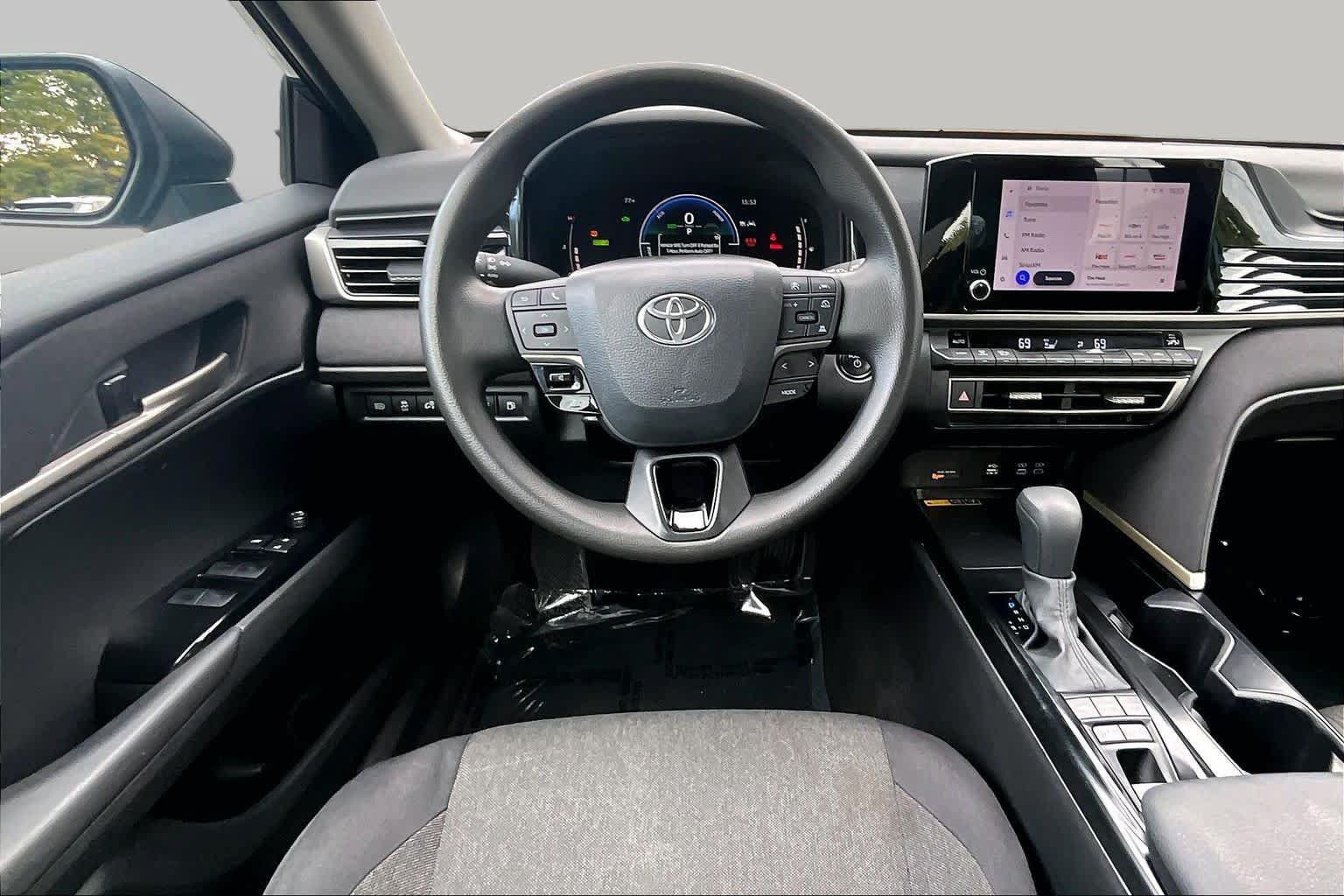 Used 2025 Toyota Camry LE FWD image 5