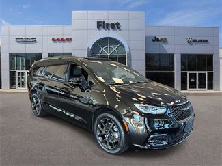 New 2026 Chrysler Pacifica Limited w/ S Appearance Package video 1