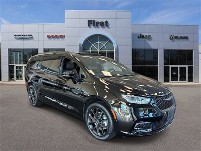 New 2026 Chrysler Pacifica Limited w/ S Appearance Package