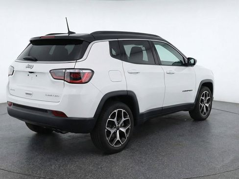 Used 2025 Jeep Compass Limited image 9