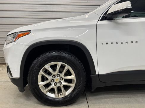 Used 2020 Chevrolet Traverse LT w/ Driver Confidence II Package AWD/4WD image 4